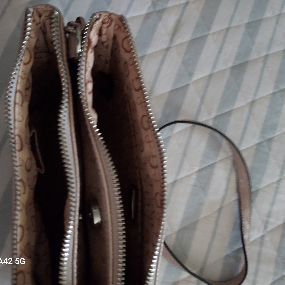 NWOT GUESS Crossbody Bag Handbag Purse Women Monogram Light pink-beige - Picture 12 of 13